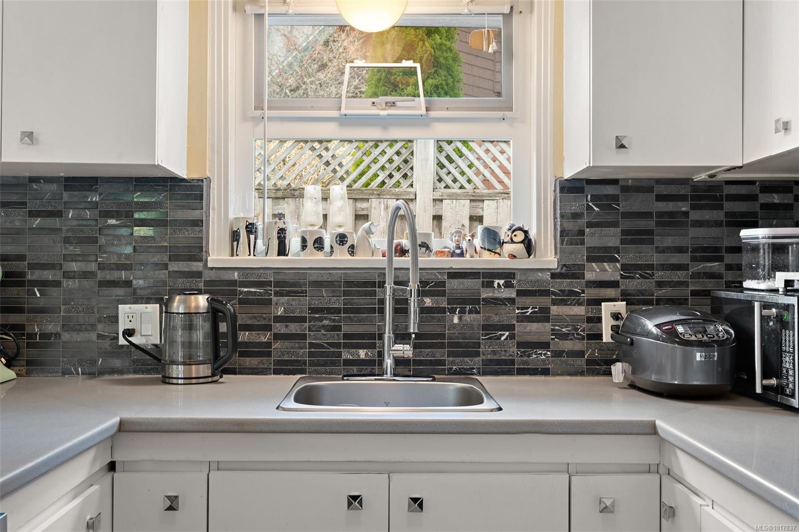 943 Selkirk Ave, Esquimalt, BC