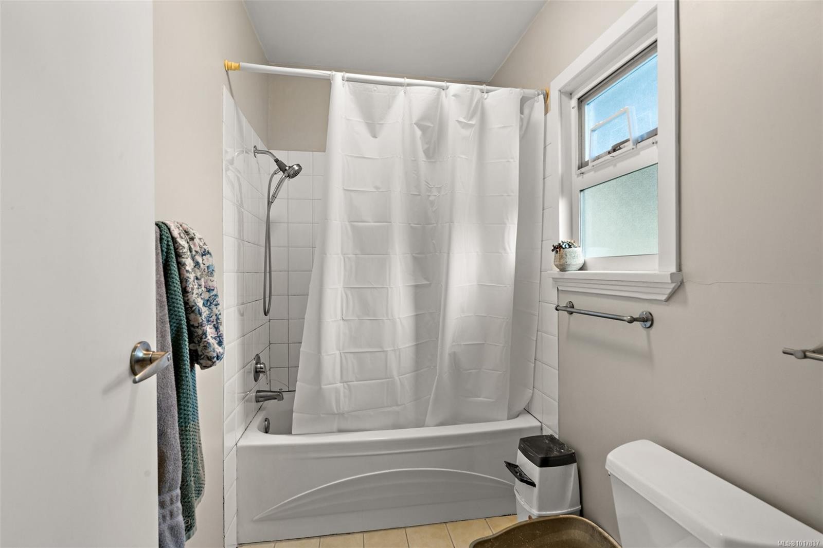 943 Selkirk Ave, Esquimalt, BC