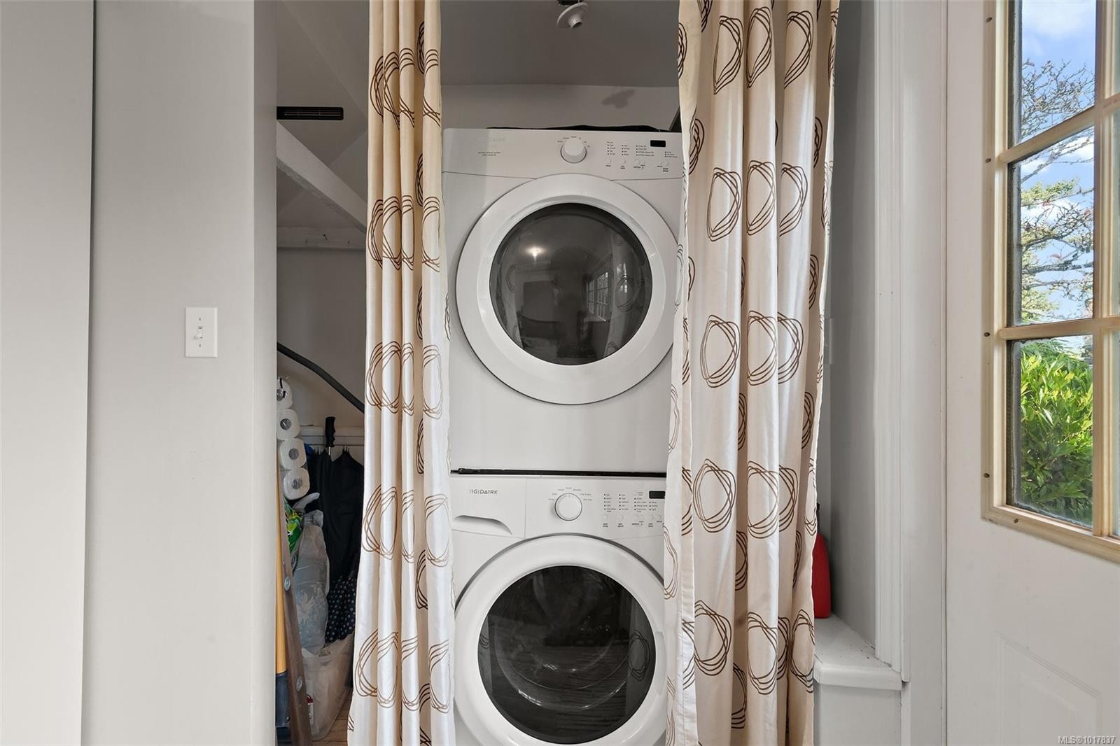 943 Selkirk Ave, Esquimalt, BC