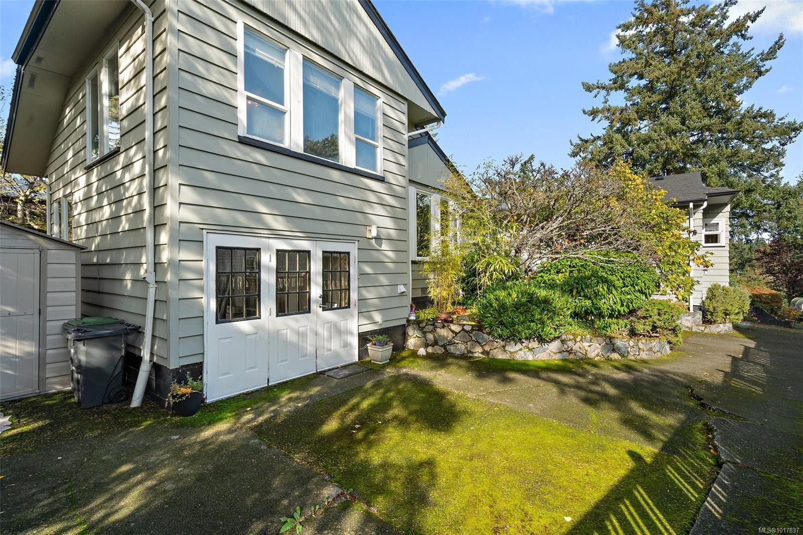 943 Selkirk Ave, Esquimalt, BC