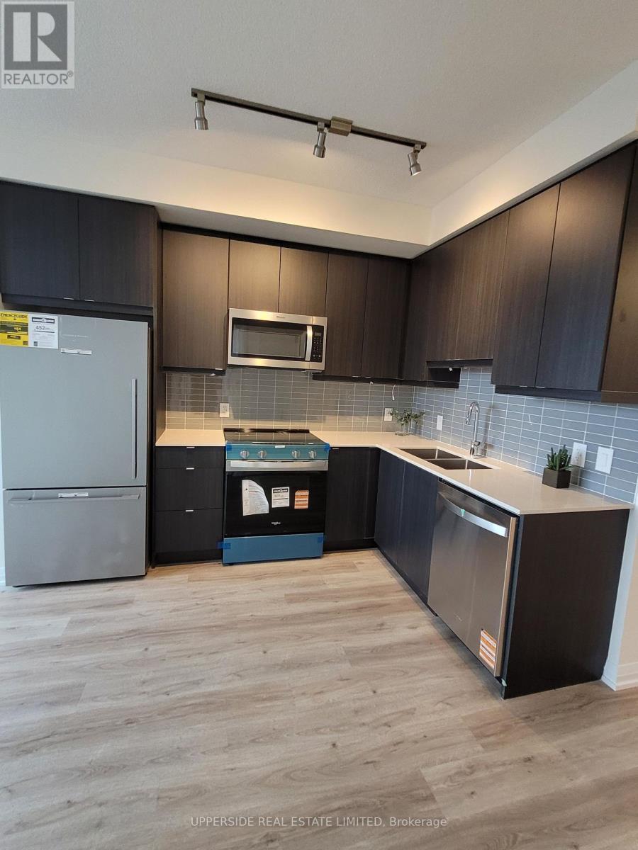 1521 - 3270 Sheppard Avenue E, Toronto, ON - Indoor Photo Showing Kitchen With Double Sink