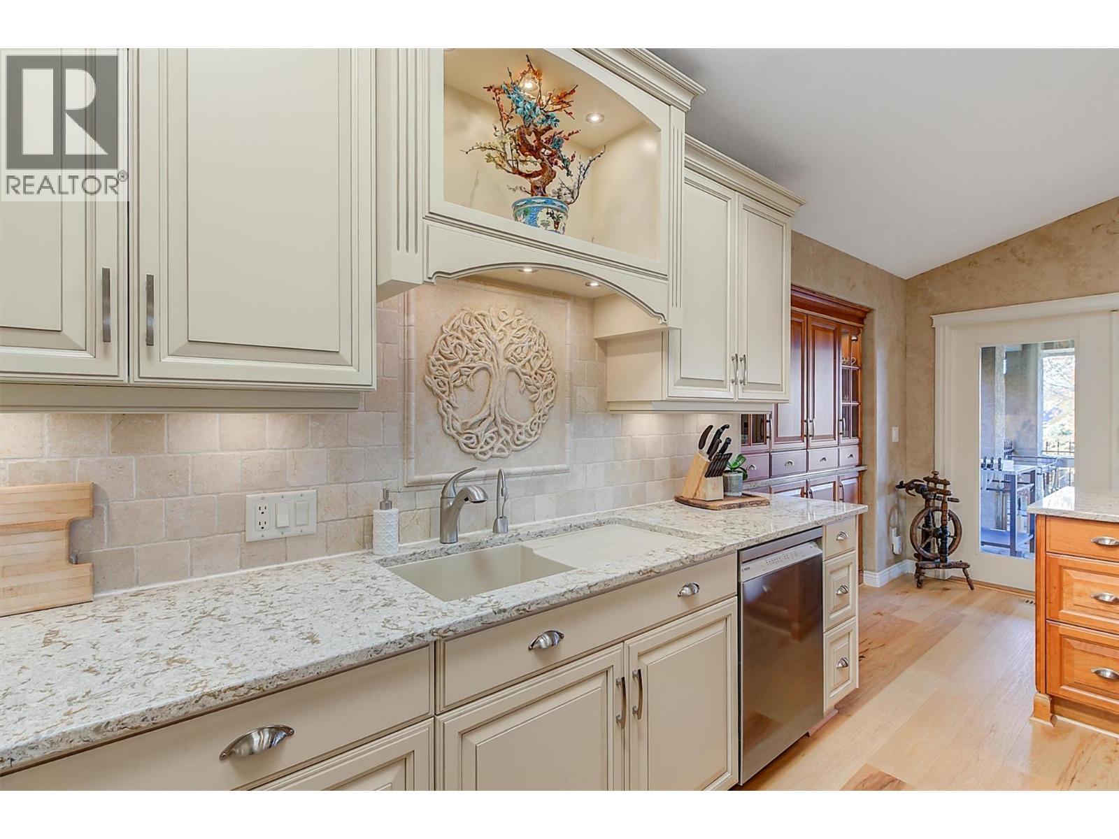 3275 Merlot Court, West Kelowna, BC - Indoor Photo Showing Kitchen