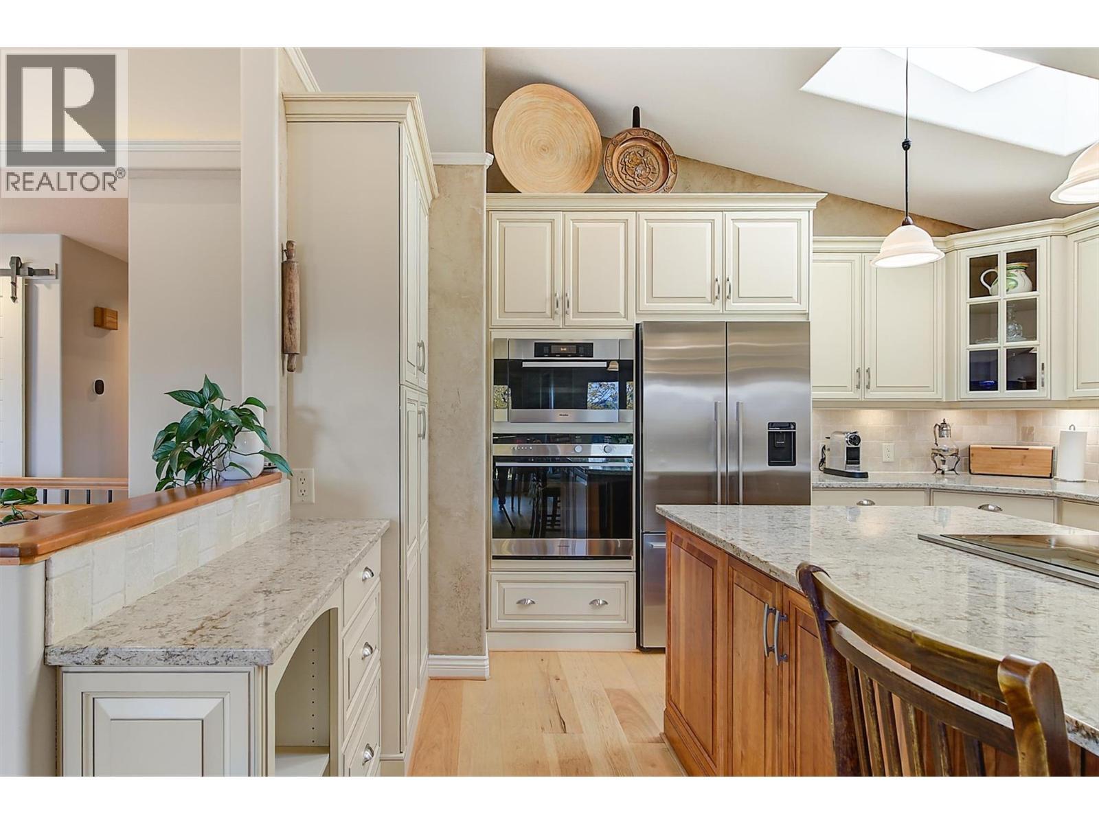 3275 Merlot Court, West Kelowna, BC - Indoor Photo Showing Kitchen