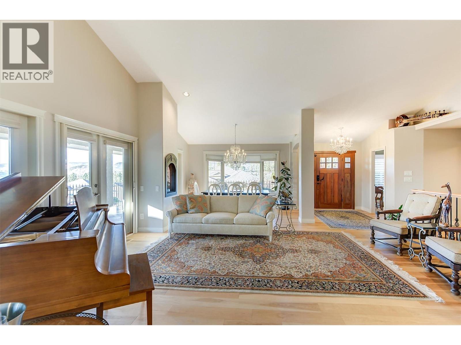 3275 Merlot Court, West Kelowna, BC - Indoor Photo Showing Living Room