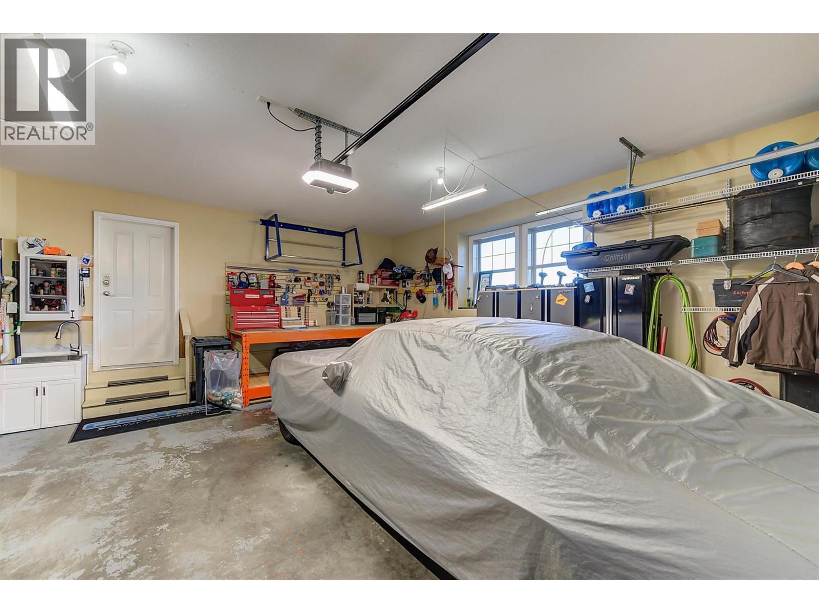 3275 Merlot Court, West Kelowna, BC - Indoor Photo Showing Garage