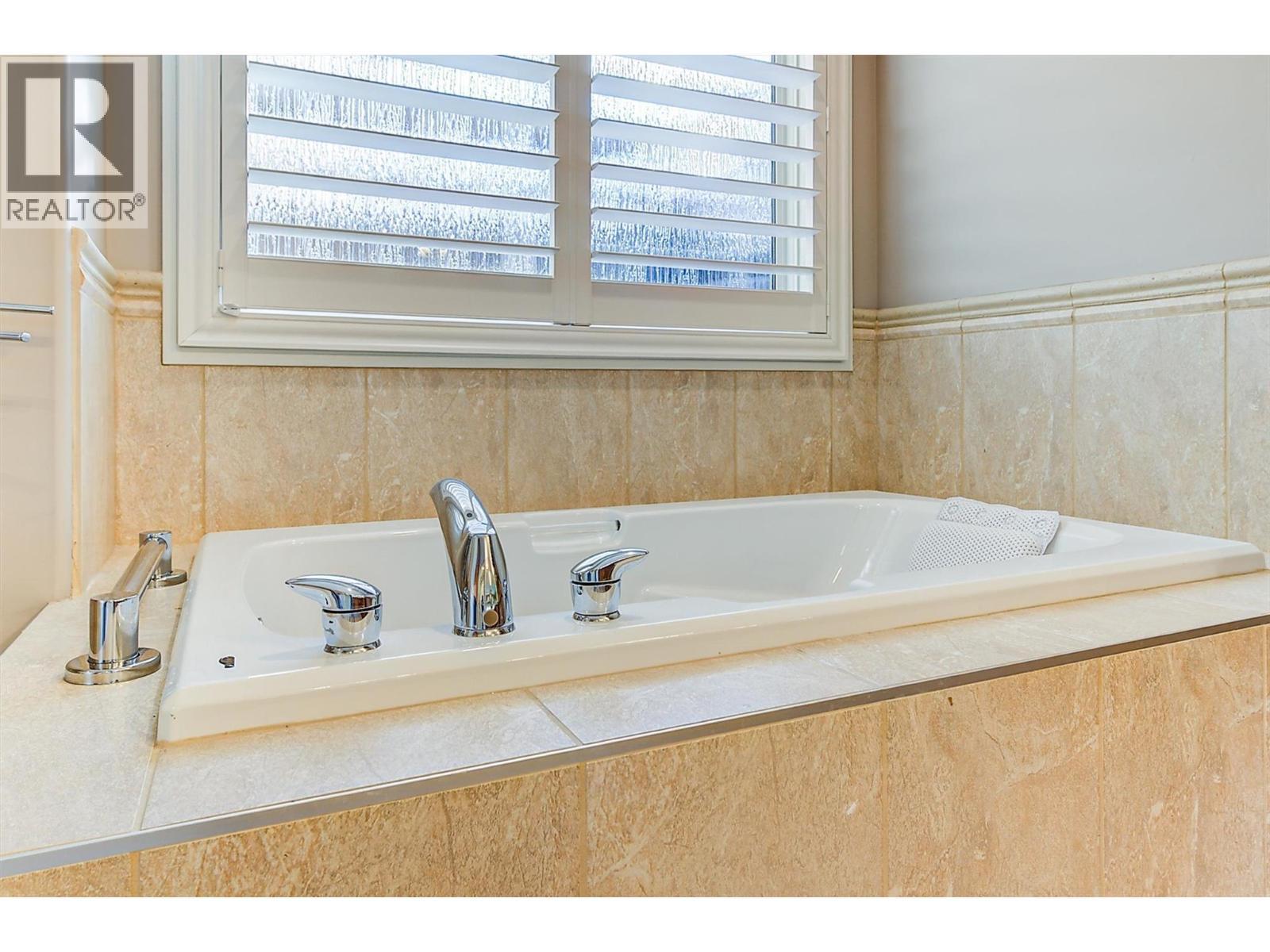 3275 Merlot Court, West Kelowna, BC - Indoor Photo Showing Bathroom