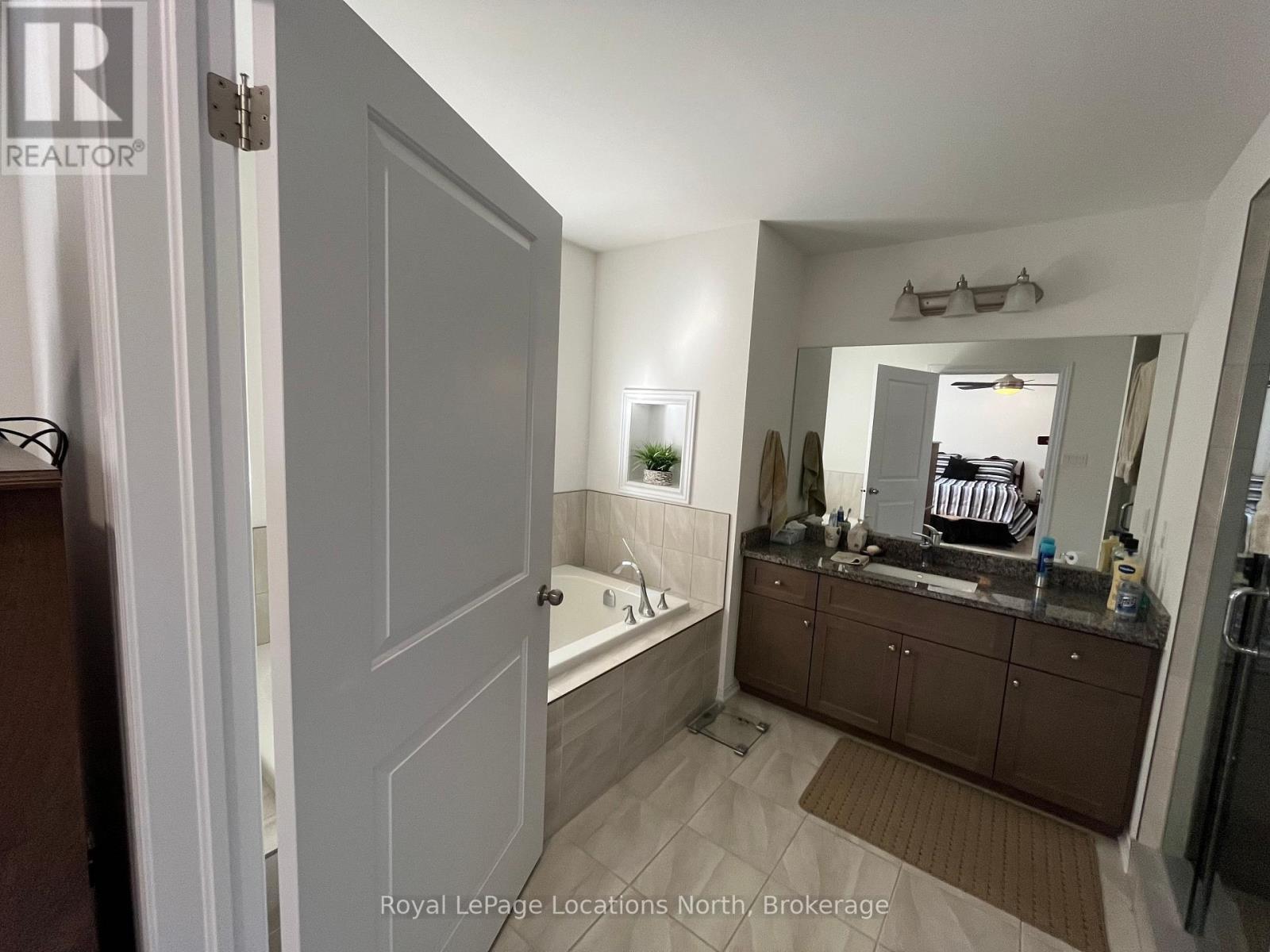 66 Hughes Street, Collingwood, ON - Indoor Photo Showing Bathroom