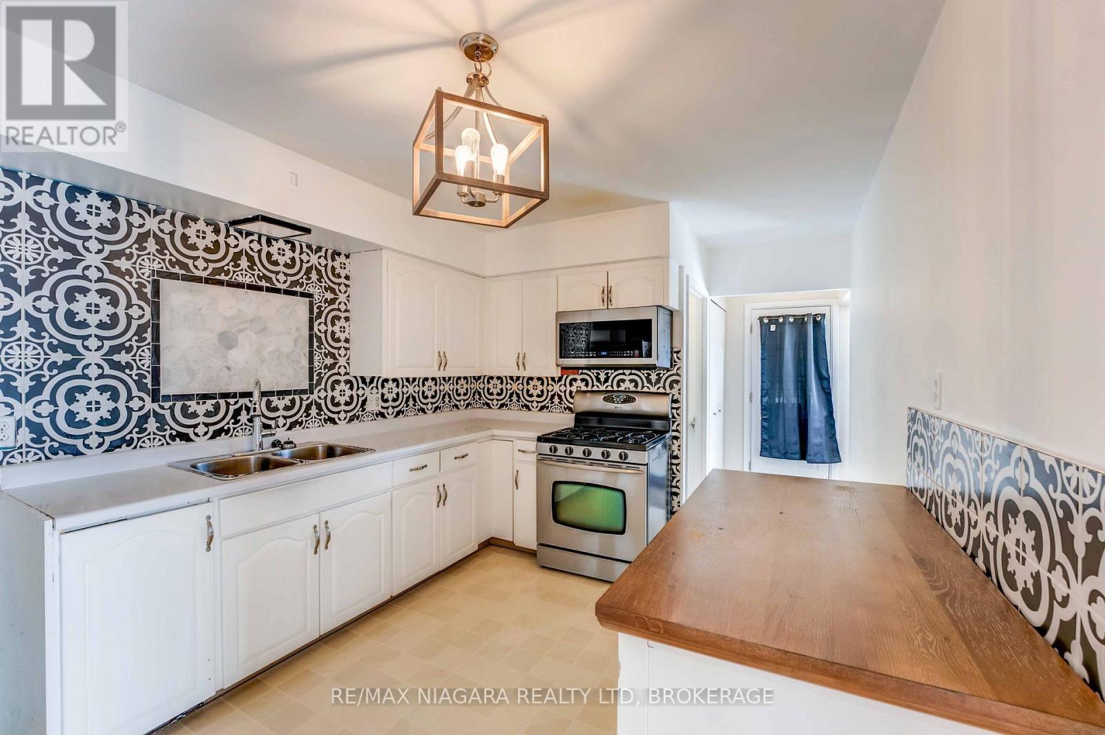 Main Level - 144 Elm Street, Port Colborne (Sugarloaf), ON - Indoor Photo Showing Kitchen With Double Sink