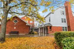 Picturesque pathways& welcoming neighbourhood feel -