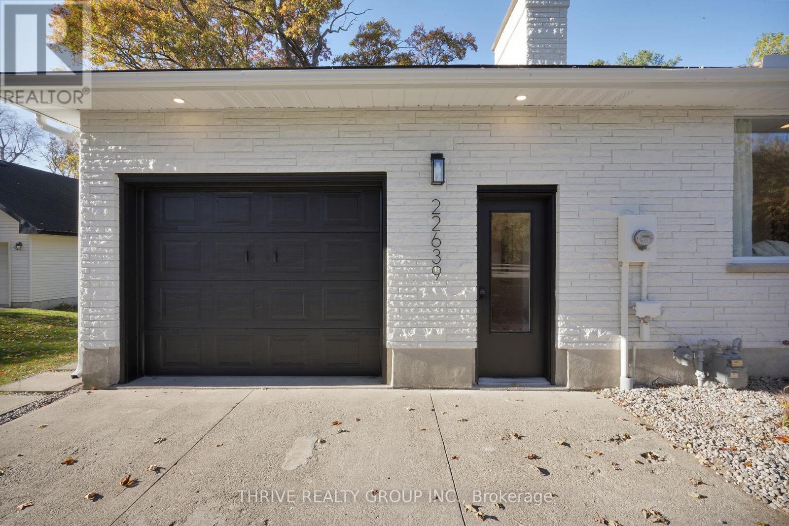 22639 Troops Road, Strathroy-Caradoc (Mount Brydges), ON - Outdoor With Exterior