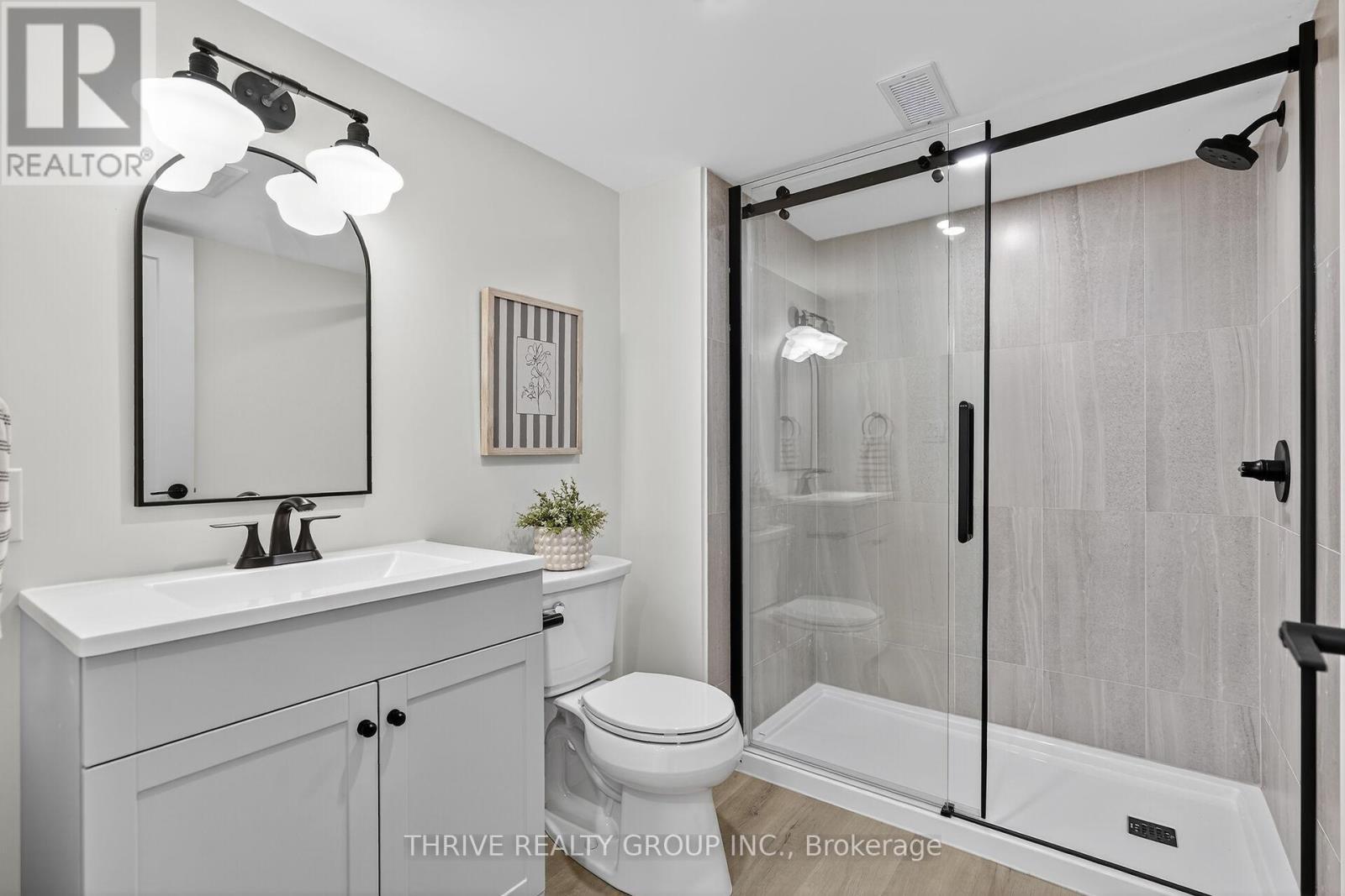 22639 Troops Road, Strathroy-Caradoc (Mount Brydges), ON - Indoor Photo Showing Bathroom