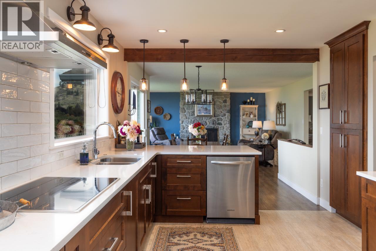 1116 Naramata Road, Penticton, BC - Indoor Photo Showing Kitchen With Double Sink With Upgraded Kitchen