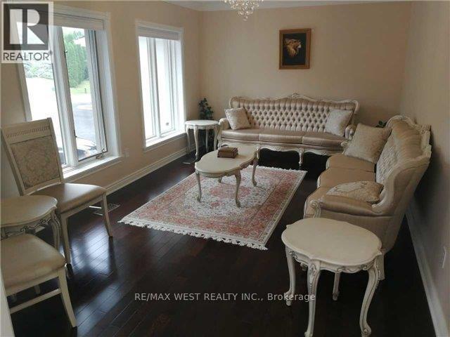 90 Stephanie Boulevard, Vaughan, ON - Indoor Photo Showing Living Room
