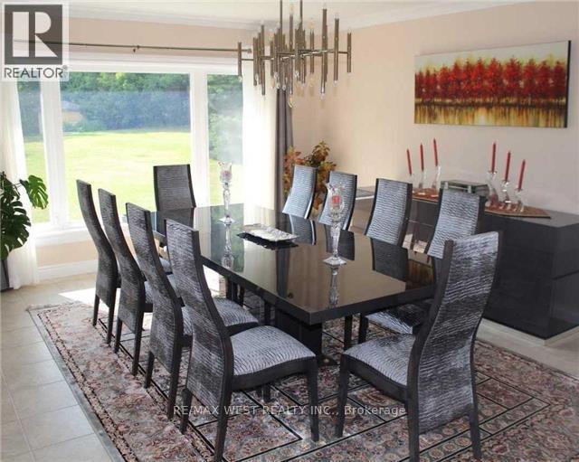 90 Stephanie Boulevard, Vaughan, ON - Indoor Photo Showing Dining Room