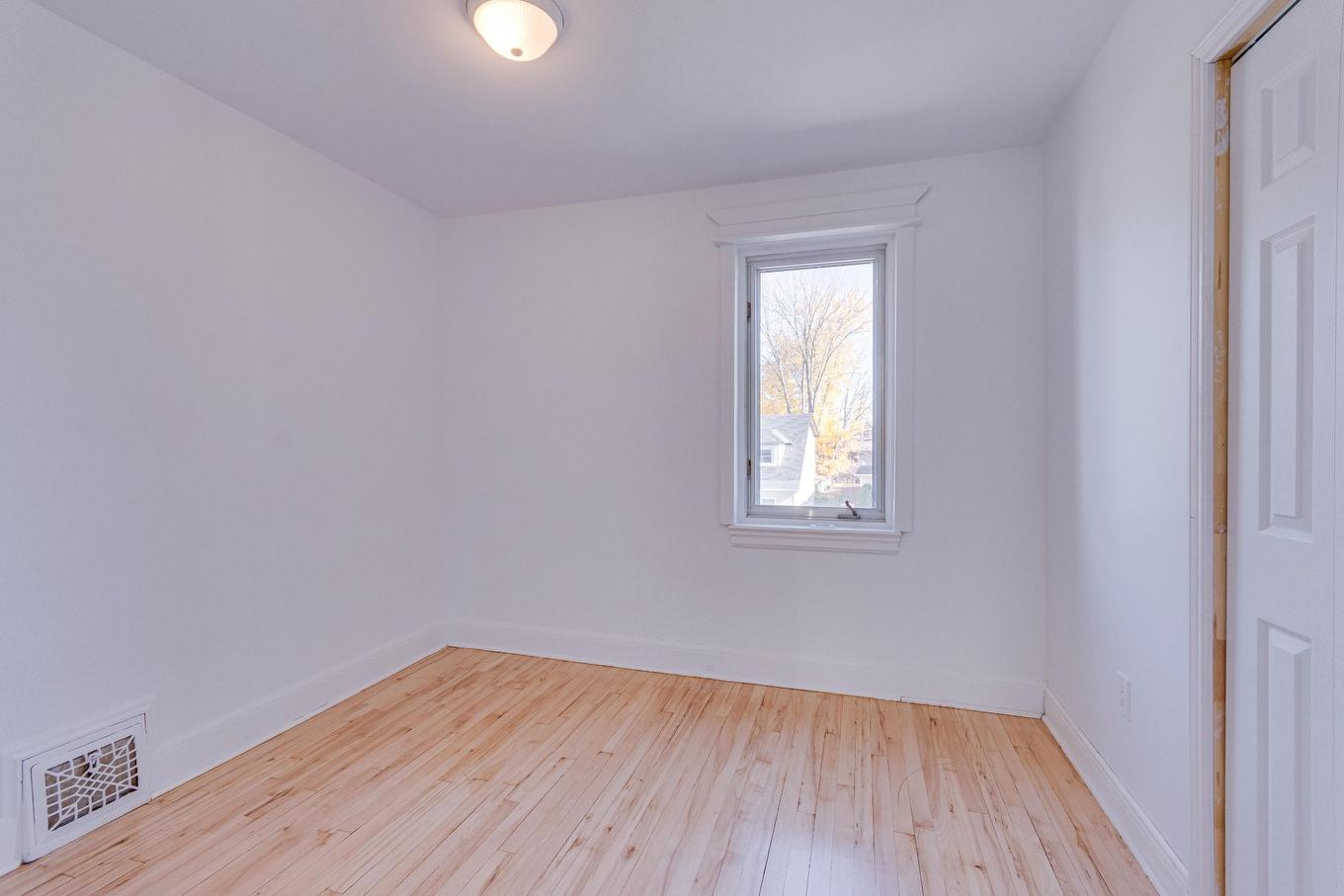 Chambre à coucher - 17 Rue Demontigny, Gatineau (Hull), QC - Indoor Photo Showing Other Room