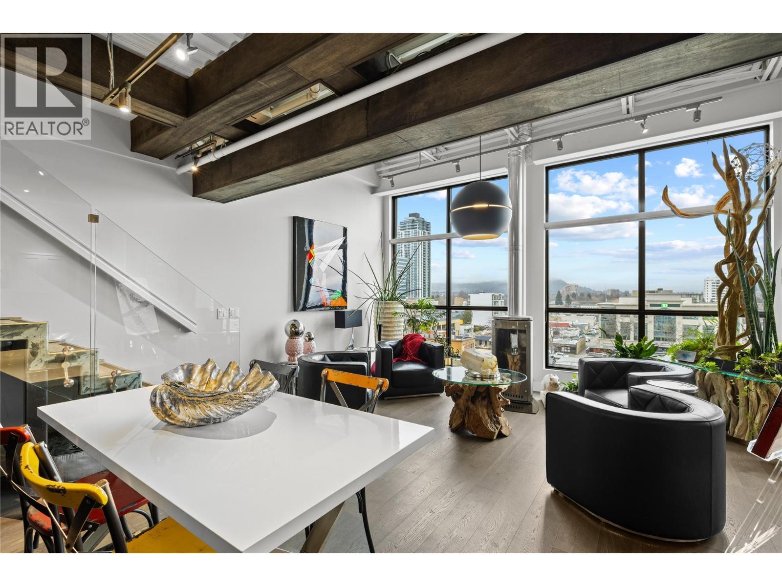 View of dining and living areas. - 1630 Pandosy Street Unit# 605, Kelowna, BC - Indoor