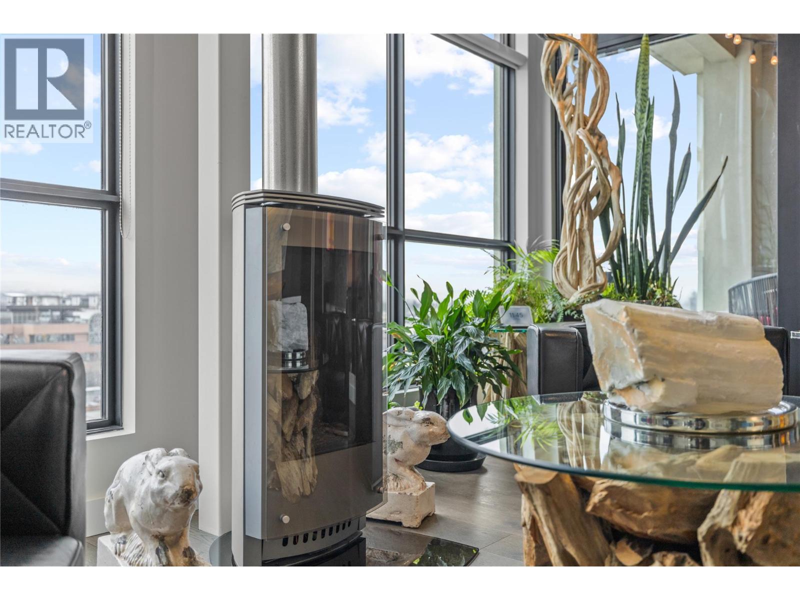 Unique gas fireplace - 1630 Pandosy Street Unit# 605, Kelowna, BC -