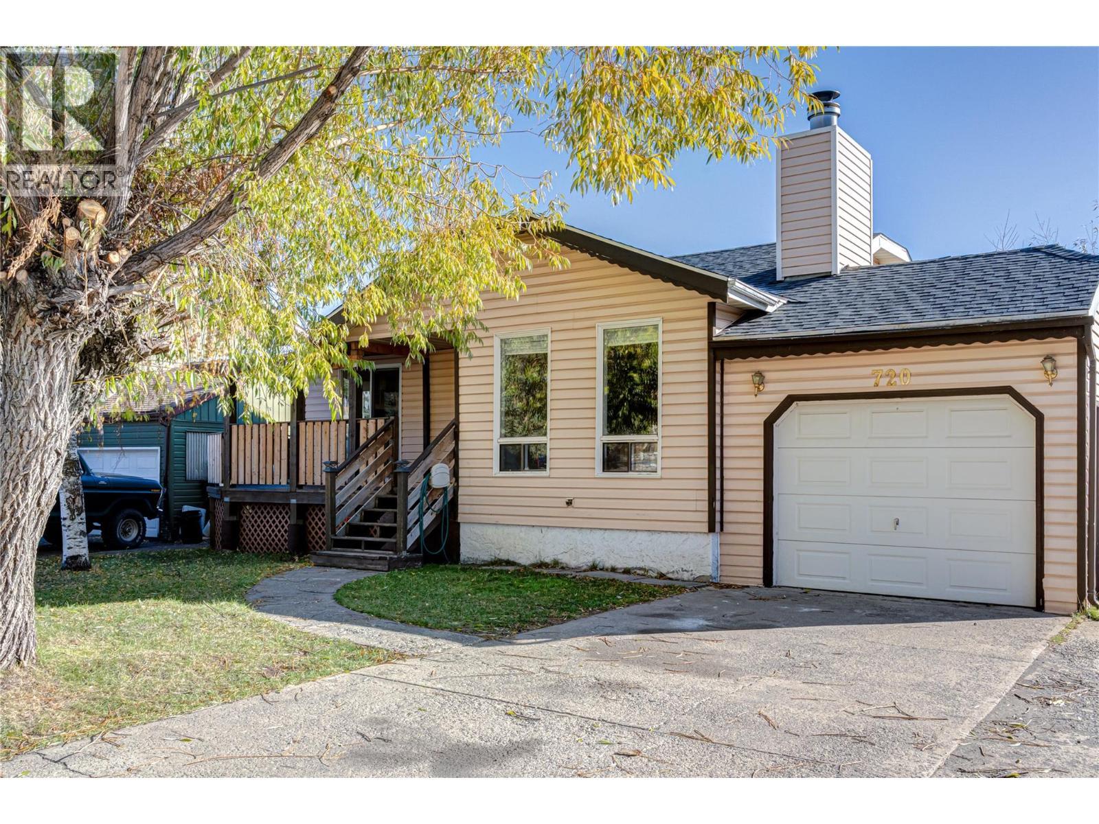 720 Balmer Crescent, Elkford, BC - Outdoor