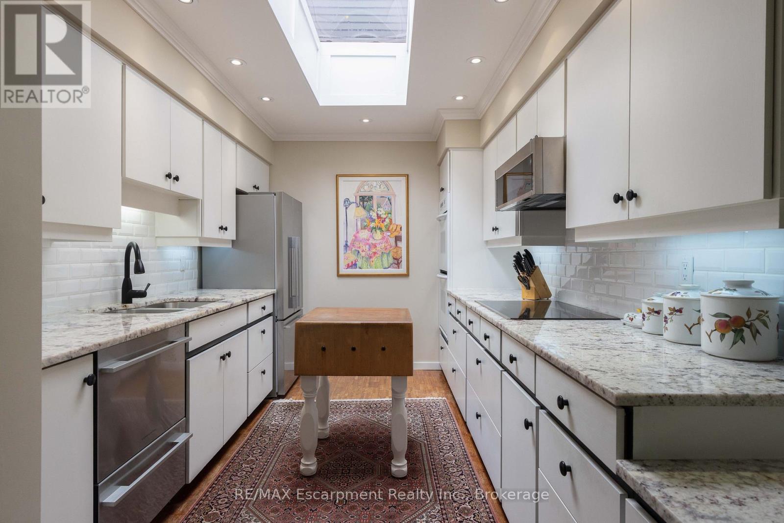 1168 Carey Road, Oakville (Mo Morrison), ON - Indoor Photo Showing Kitchen With Double Sink With Upgraded Kitchen