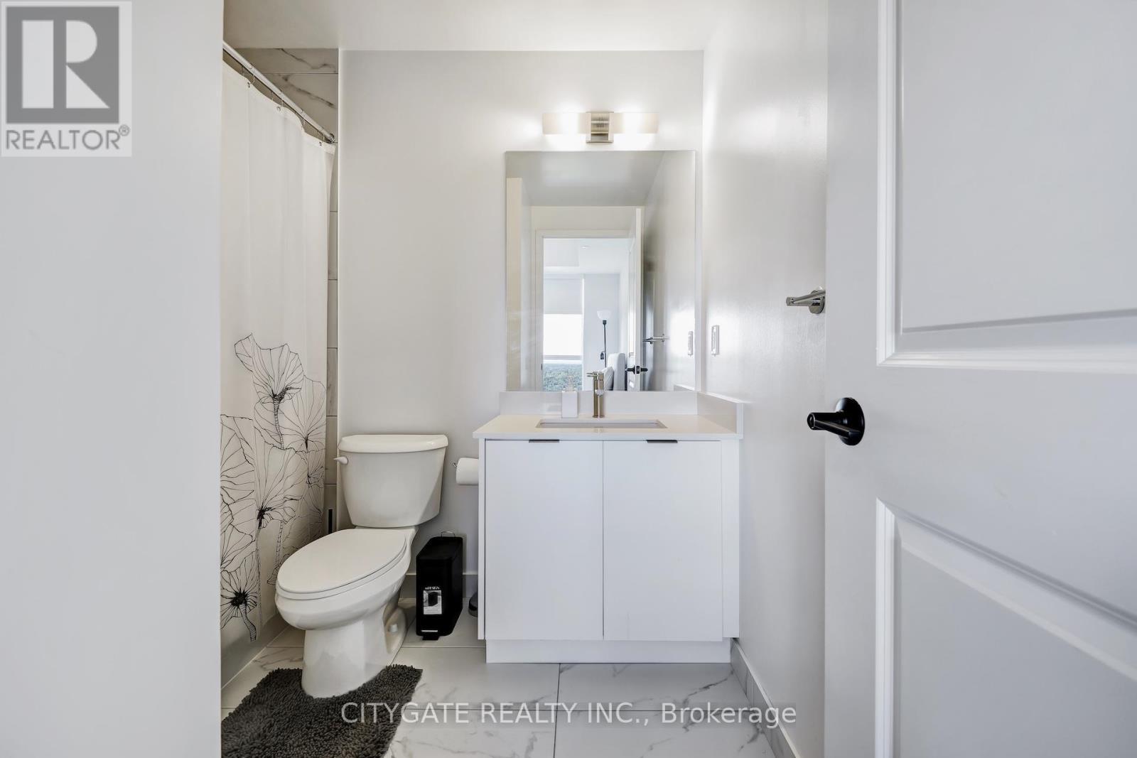 1610 - 202 Burnhamthorpe Road E, Mississauga, ON - Indoor Photo Showing Bathroom