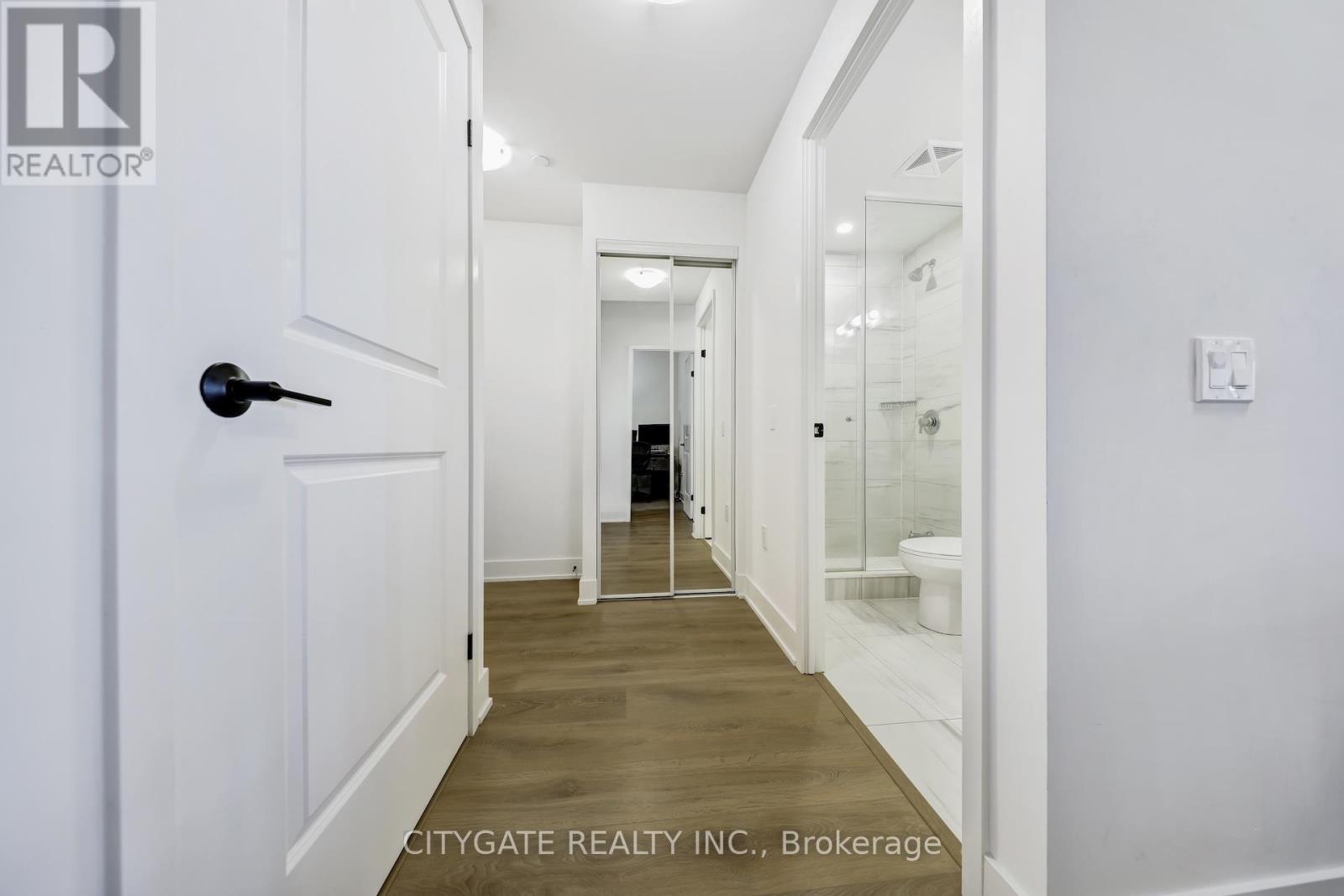 1610 - 202 Burnhamthorpe Road E, Mississauga, ON - Indoor