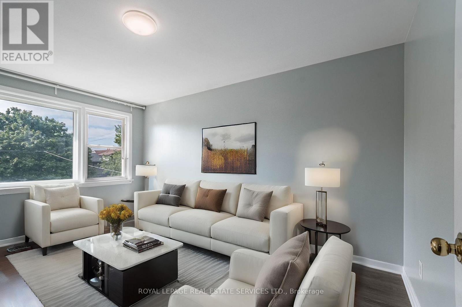 Main - 144 Lake Crescent, Toronto, ON - Indoor Photo Showing Living Room