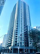 3207 - 19 GRAND TRUNK CRESCENT Toronto, ON M5J 3A3