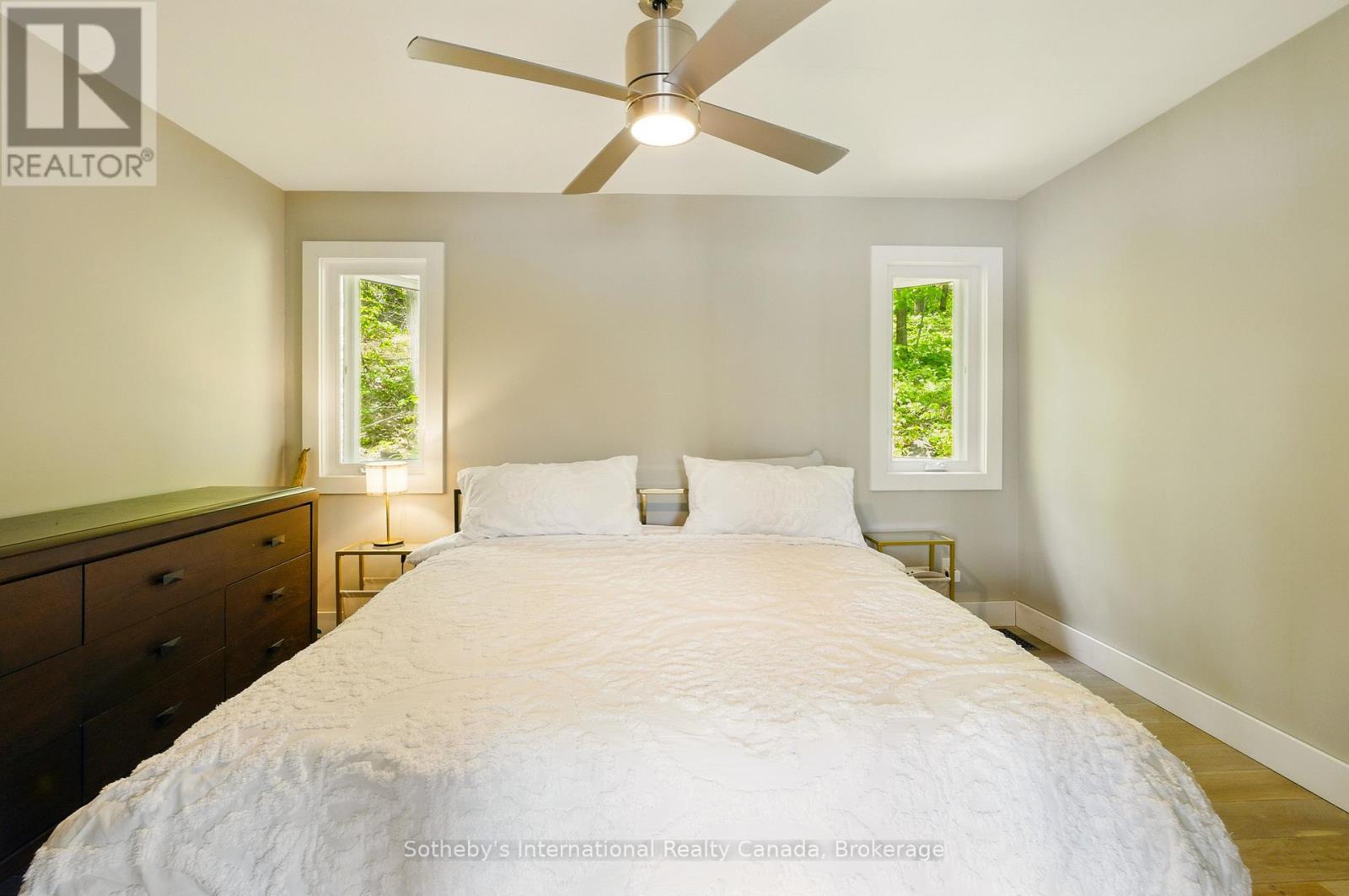 6394 Go Home Lake Shore, Georgian Bay (Gibson), ON - Indoor Photo Showing Bedroom
