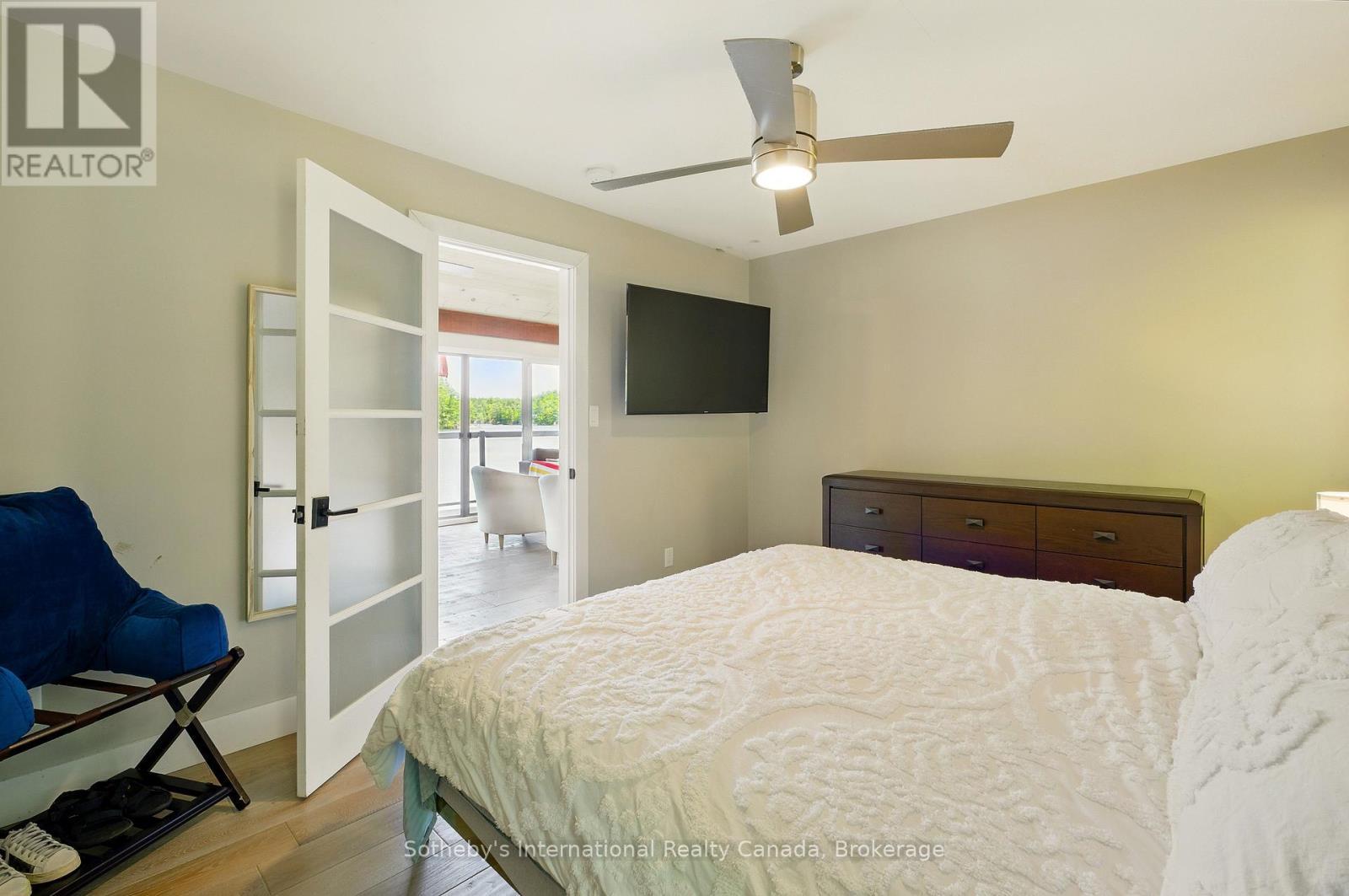 6394 Go Home Lake Shore, Georgian Bay (Gibson), ON - Indoor Photo Showing Bedroom