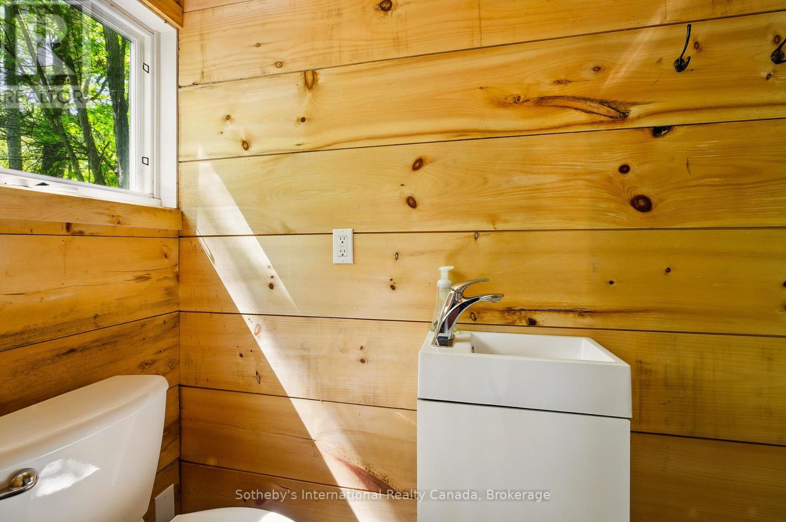 6394 Go Home Lake Shore, Georgian Bay (Gibson), ON - Indoor Photo Showing Garage