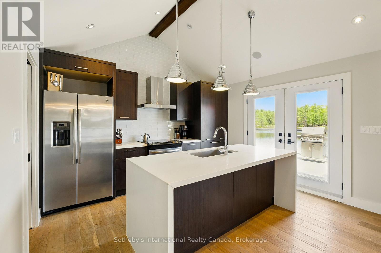 6394 Go Home Lake Shore, Georgian Bay (Gibson), ON - Indoor Photo Showing Kitchen With Upgraded Kitchen