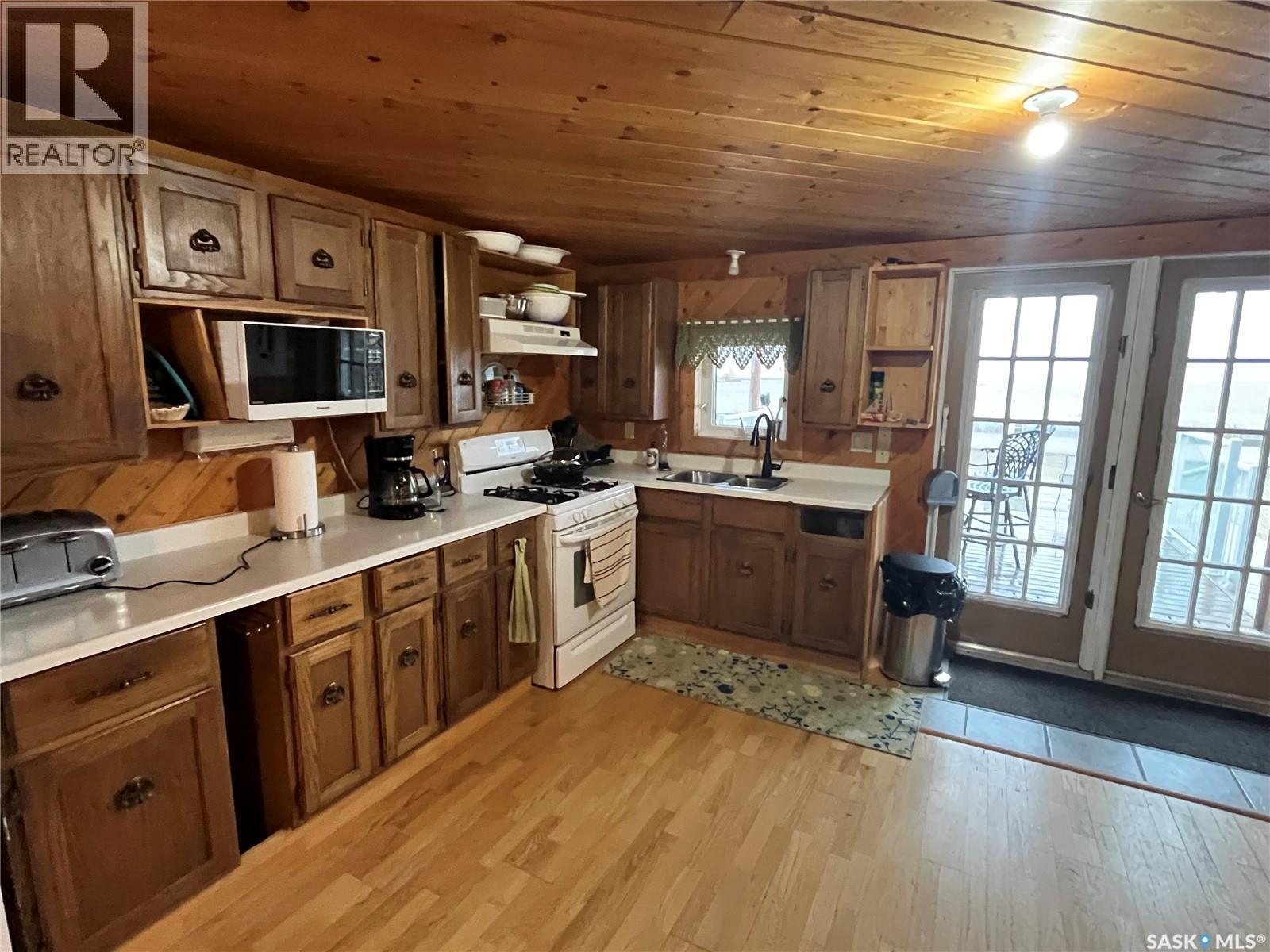 30 Lakeshore Drive, Fishing Lake, SK - Indoor Photo Showing Kitchen
