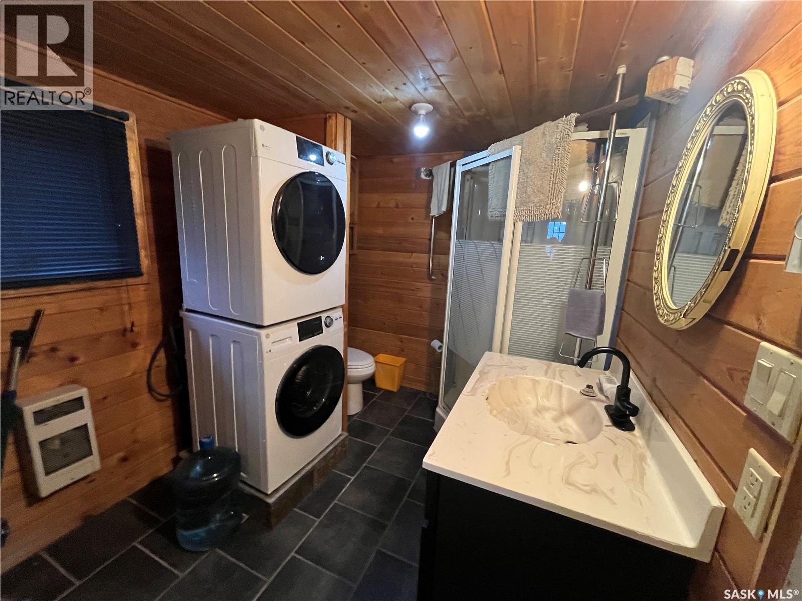 30 Lakeshore Drive, Fishing Lake, SK - Indoor Photo Showing Laundry Room