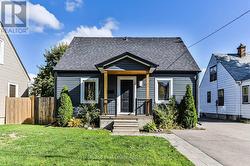 97 HEARST CIRCLE  Toronto, ON M6M 2V3