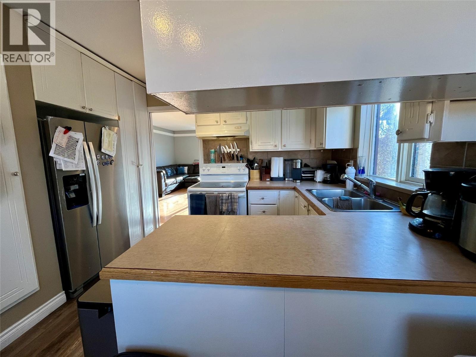 128 Peace River Crescent, Tumbler Ridge, BC - Indoor Photo Showing Kitchen With Double Sink