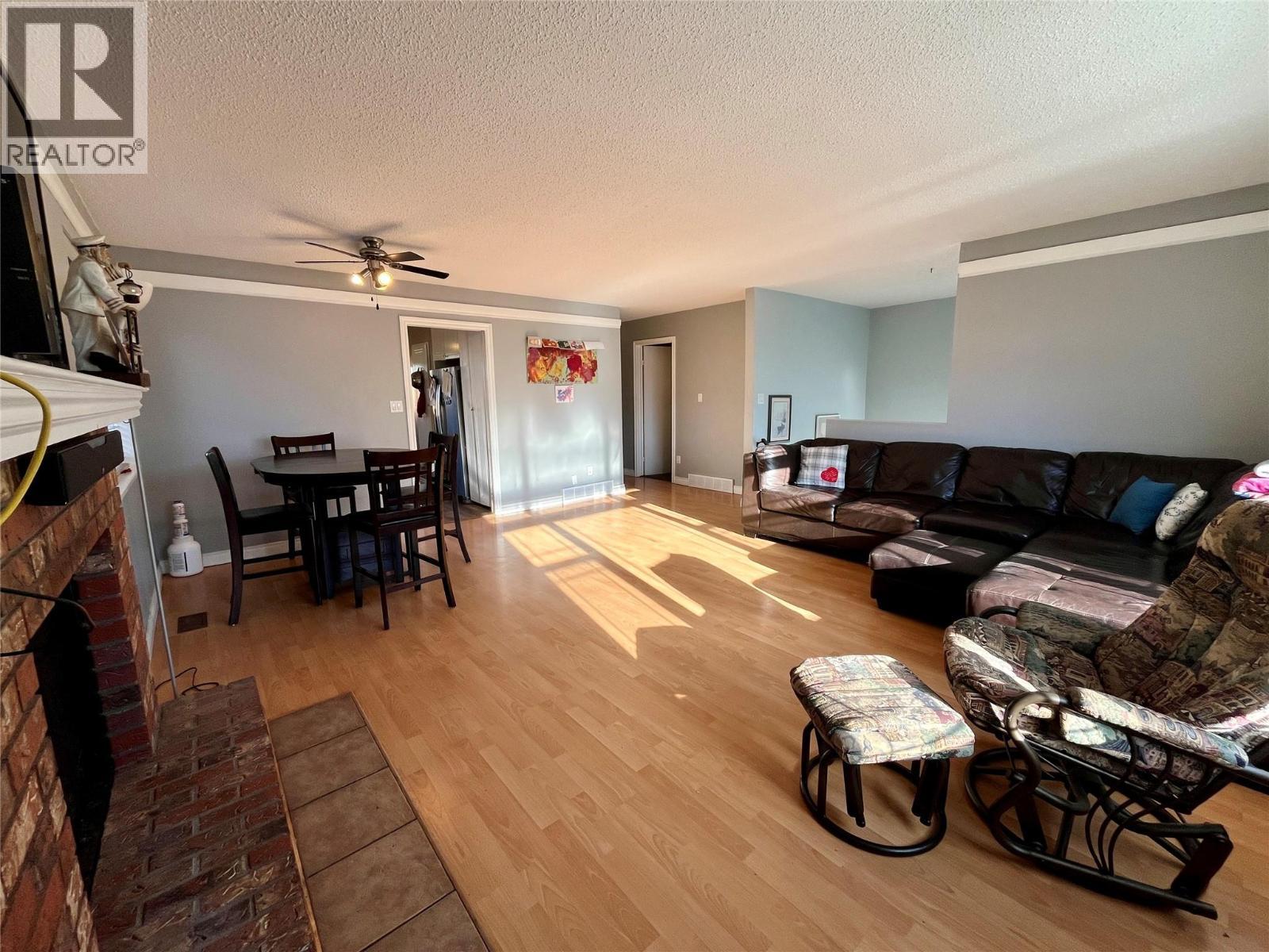 128 Peace River Crescent, Tumbler Ridge, BC - Indoor Photo Showing Living Room