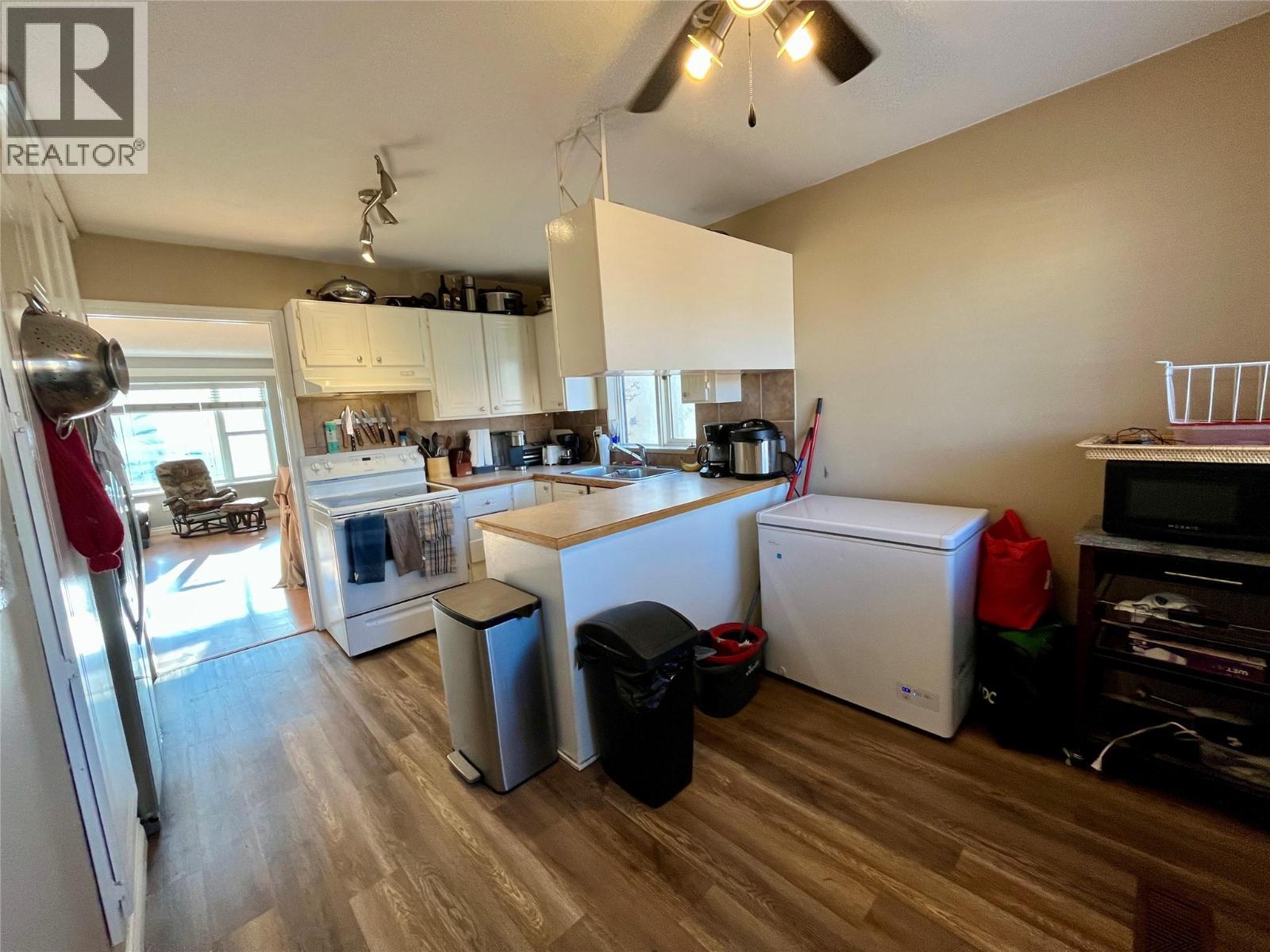 128 Peace River Crescent, Tumbler Ridge, BC - Indoor Photo Showing Kitchen With Double Sink