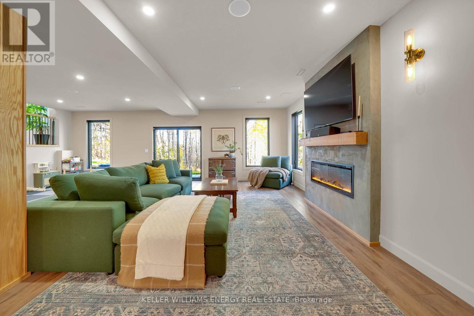 17 New Pierce Drive, Stirling-Rawdon (Rawdon Ward), ON - Indoor With Fireplace