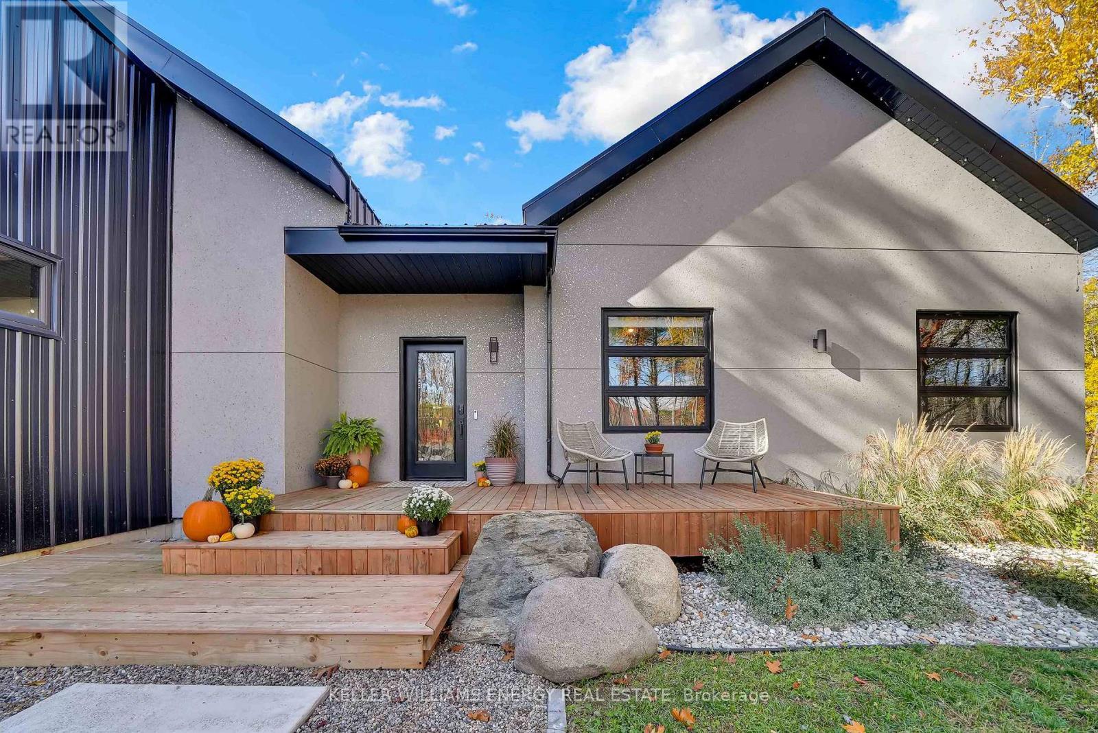 17 New Pierce Drive, Stirling-Rawdon (Rawdon Ward), ON - Outdoor With Deck Patio Veranda