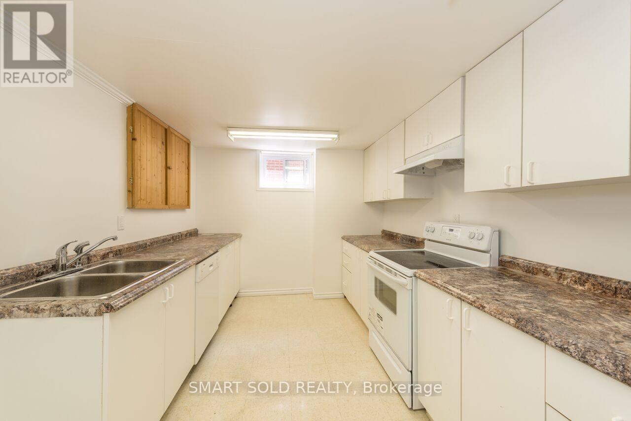 Basement - 1116 Pomona Court, Mississauga, ON - Indoor Photo Showing Kitchen With Double Sink