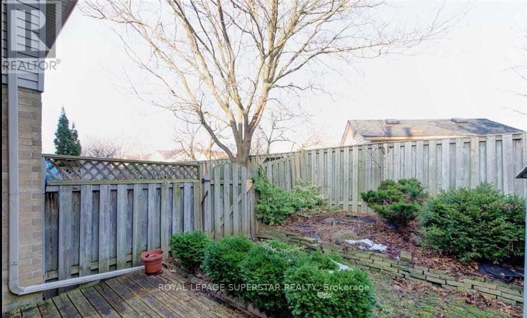 14 - 55 Ashley Crescent, London South, ON - Outdoor