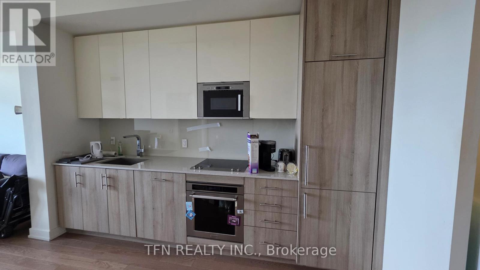 2312 - 330 Richmond Street W, Toronto, ON - Indoor Photo Showing Kitchen