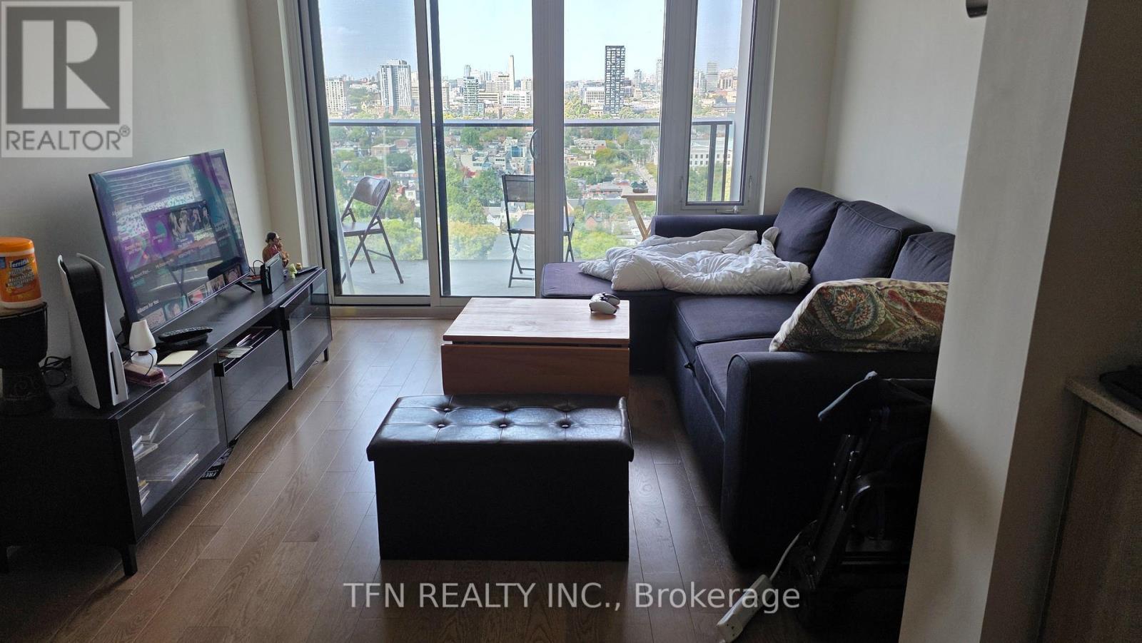 2312 - 330 Richmond Street W, Toronto, ON - Indoor Photo Showing Living Room