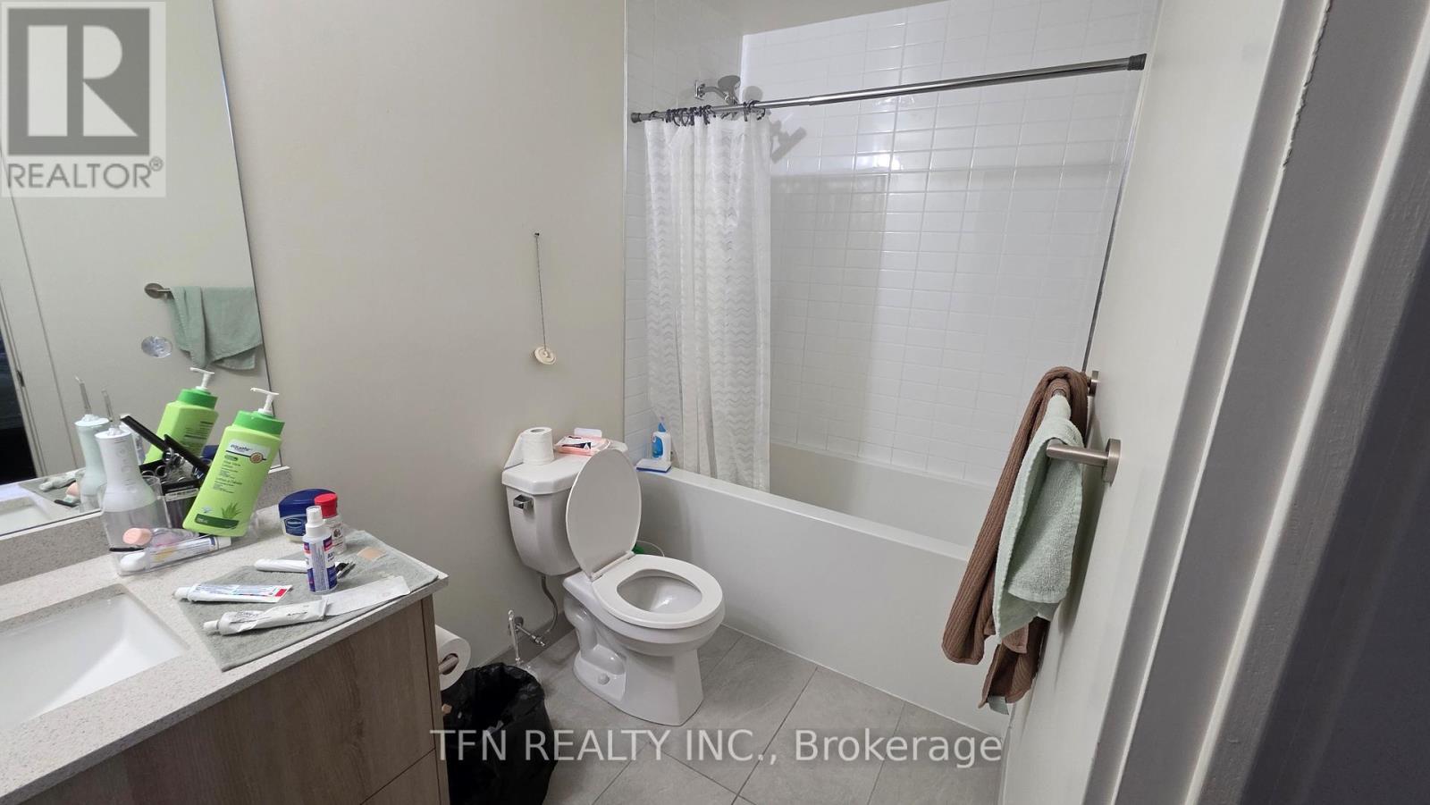 2312 - 330 Richmond Street W, Toronto, ON - Indoor Photo Showing Bathroom