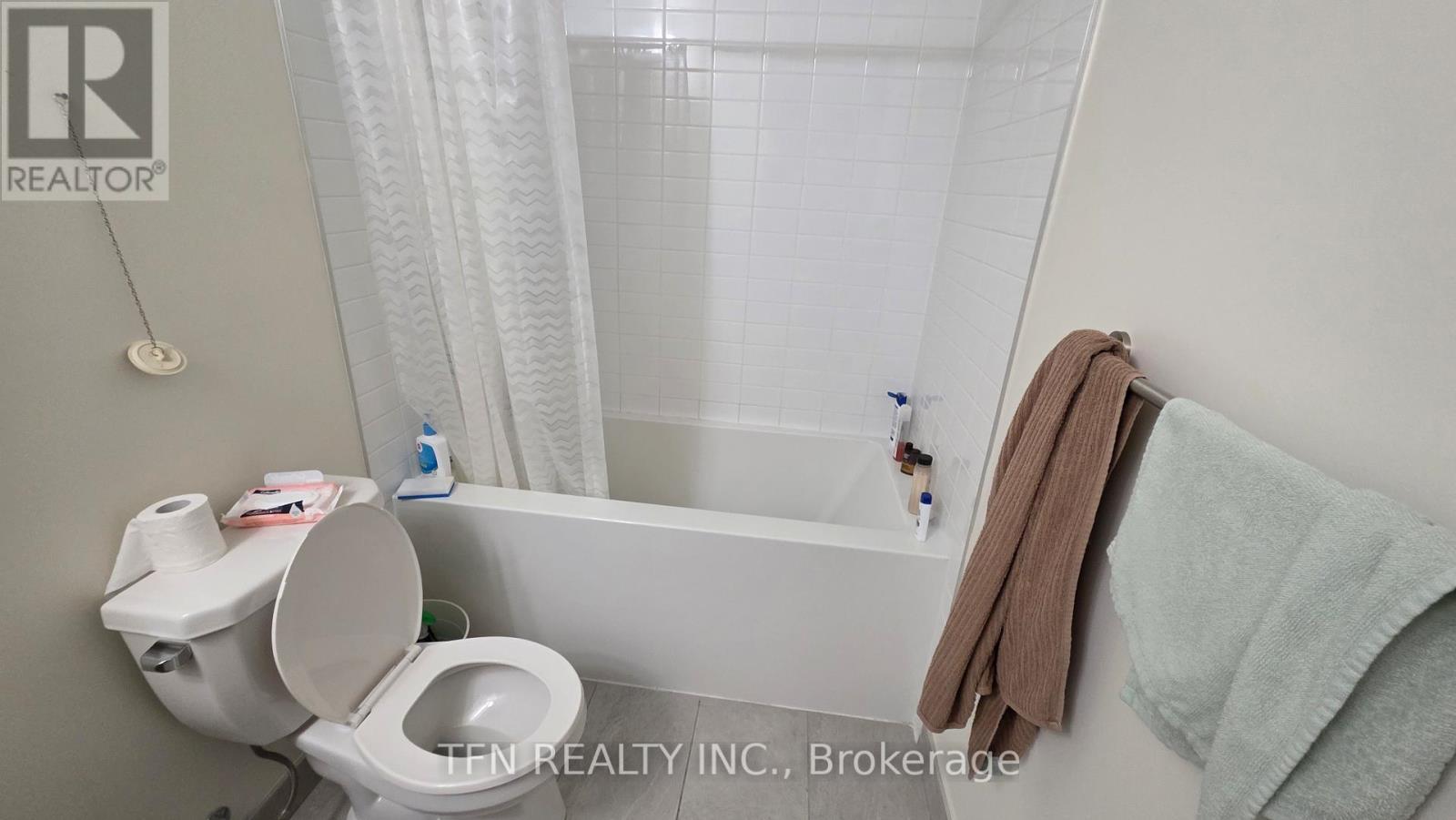 2312 - 330 Richmond Street W, Toronto, ON - Indoor Photo Showing Bathroom