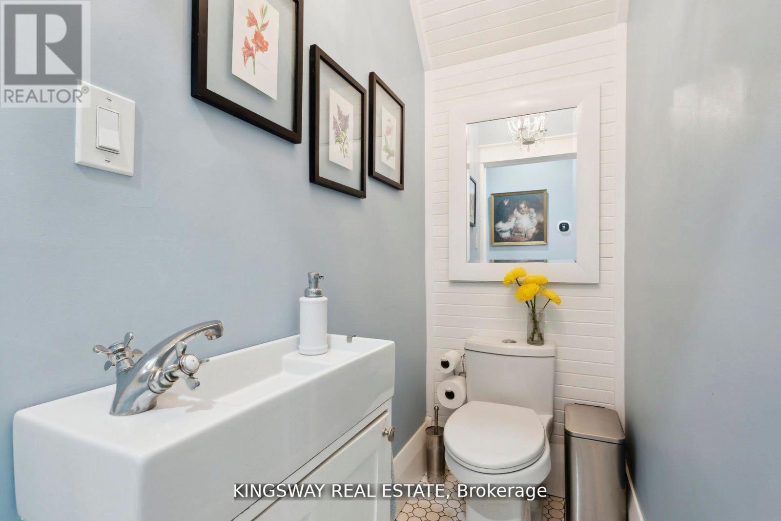2612 10Th Line, Innisfil, ON - Indoor Photo Showing Bathroom