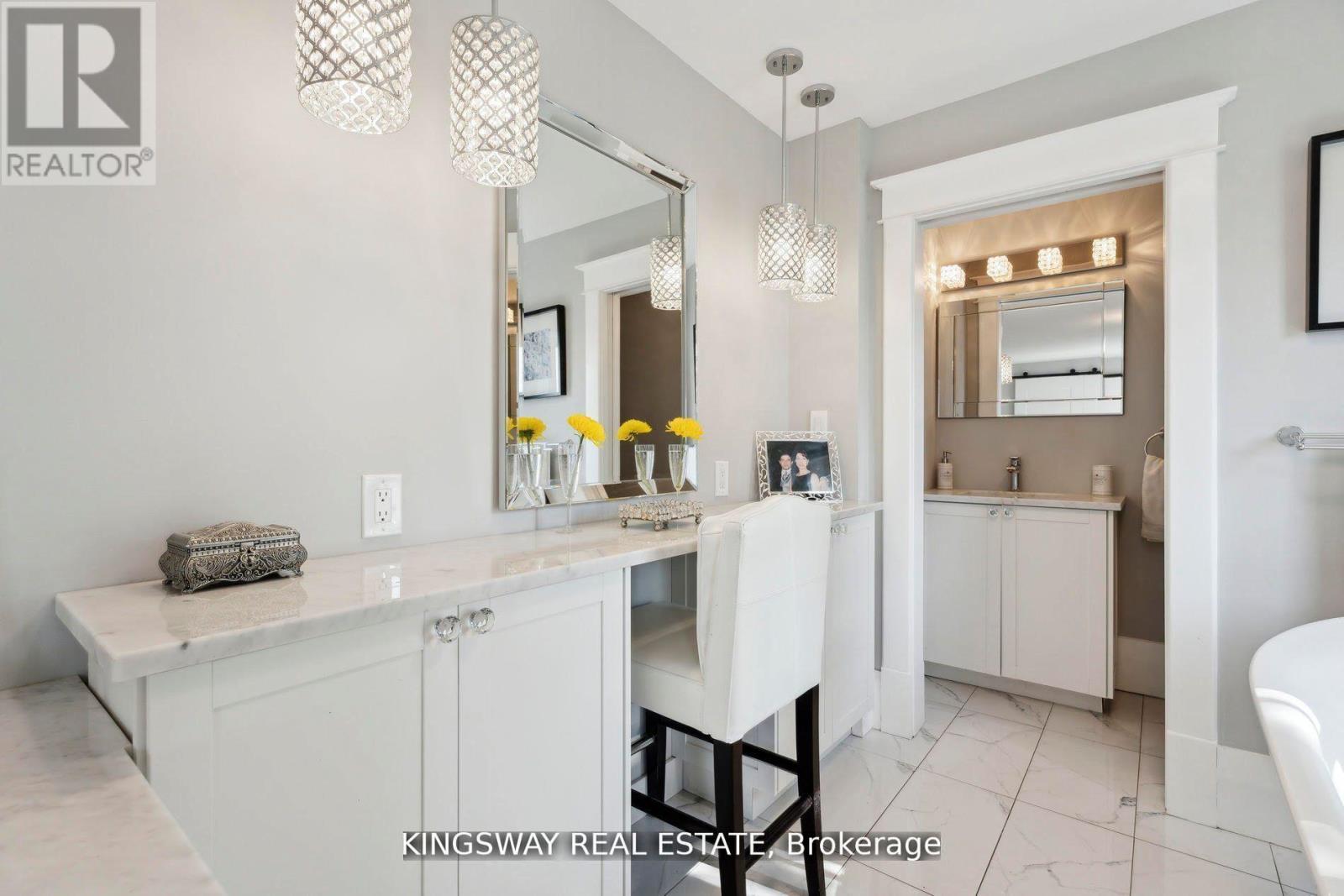 2612 10Th Line, Innisfil, ON - Indoor Photo Showing Bathroom