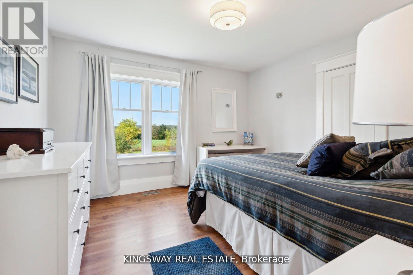 2612 10Th Line, Innisfil, ON - Indoor Photo Showing Bedroom