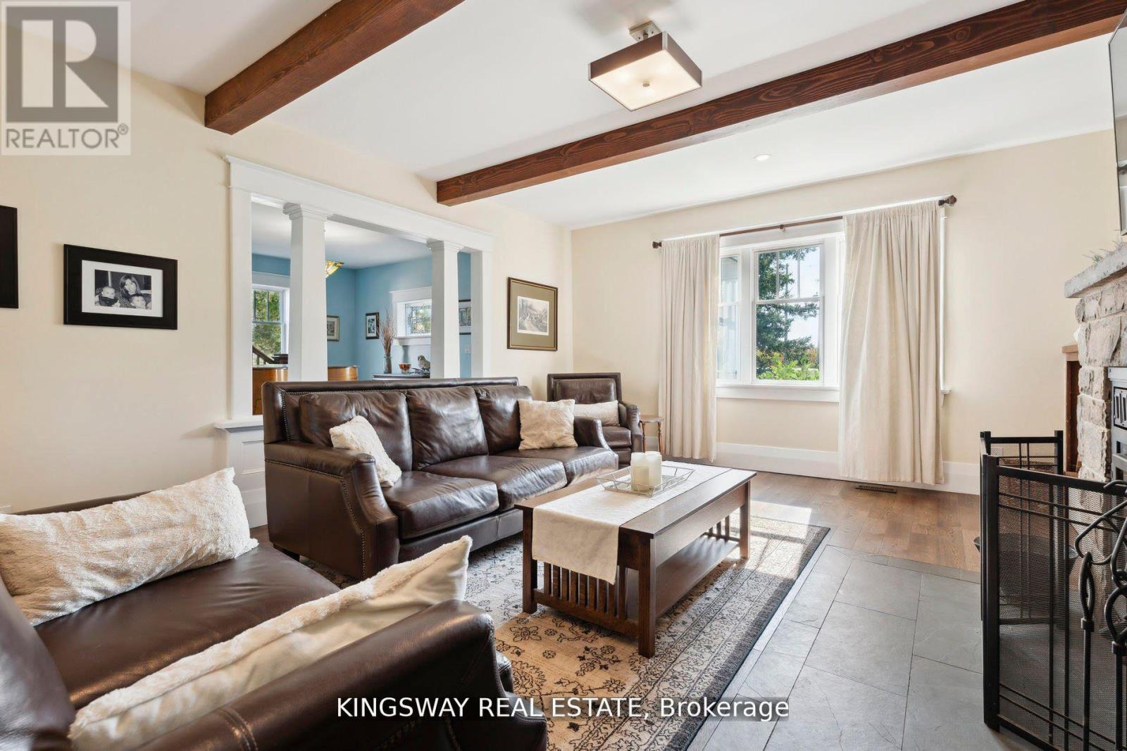 2612 10Th Line, Innisfil, ON - Indoor Photo Showing Living Room