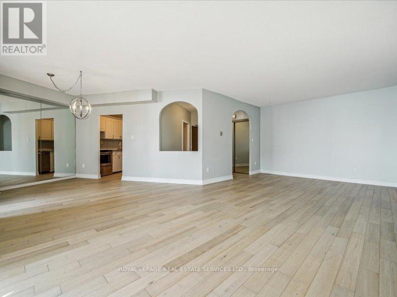 708 - 5250 Lakeshore Road, Burlington, ON - Indoor